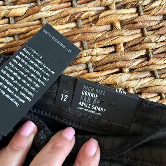 NWT. Kut from the Kloth. Black embossed jeans size 12. - Picture 4 of 5